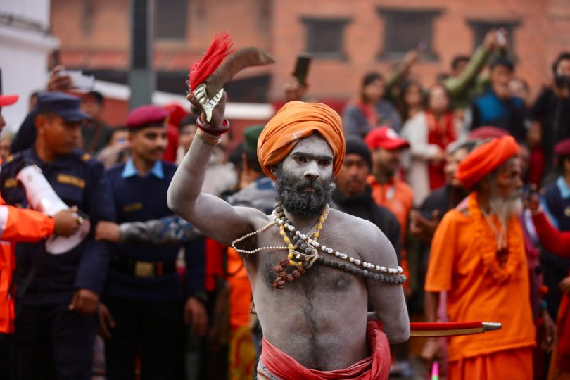 शिवरात्रीमा आएका नागा बाबासहित साधुसन्तलाई बिदाइ गरिँदै